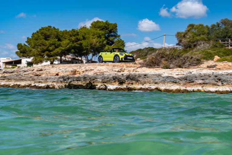 Mini John Cooper Works e Mini John Cooper Works Cabrio 2021: immagini ufficiali