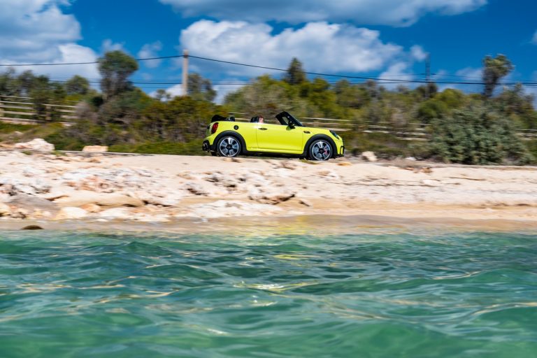 Mini John Cooper Works e Mini John Cooper Works Cabrio 2021: immagini ufficiali