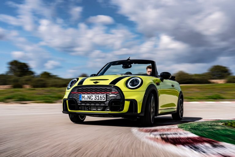 Mini John Cooper Works e Mini John Cooper Works Cabrio 2021: immagini ufficiali