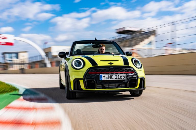 Mini John Cooper Works e Mini John Cooper Works Cabrio 2021: immagini ufficiali