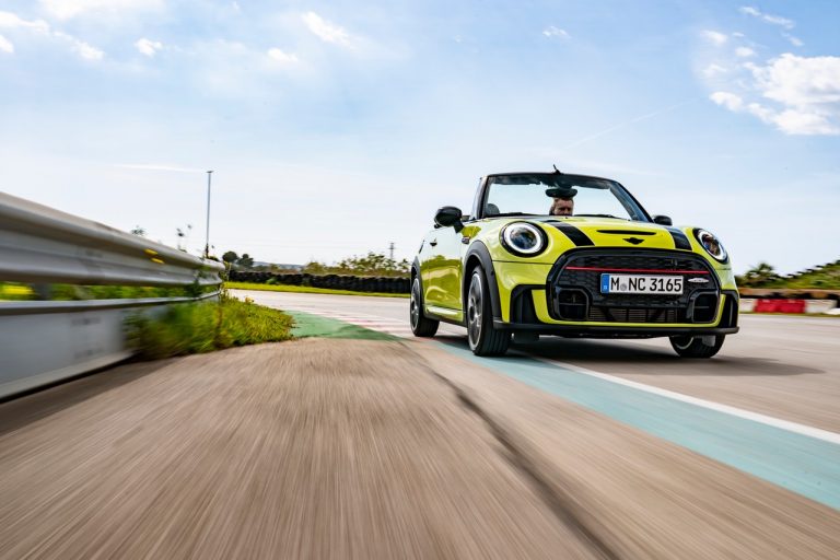 Mini John Cooper Works e Mini John Cooper Works Cabrio 2021: immagini ufficiali