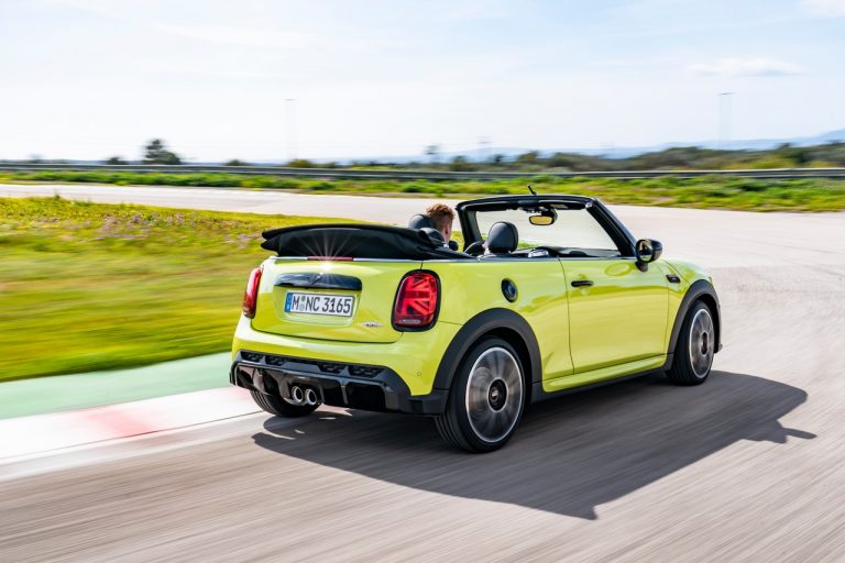 Mini John Cooper Works e Mini John Cooper Works Cabrio 2021: immagini ufficiali