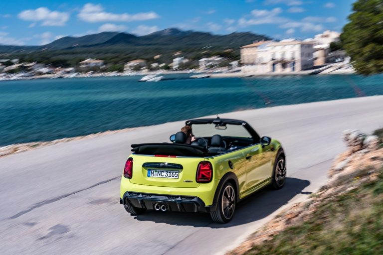 Mini John Cooper Works e Mini John Cooper Works Cabrio 2021: immagini ufficiali
