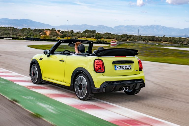 Mini John Cooper Works e Mini John Cooper Works Cabrio 2021: immagini ufficiali