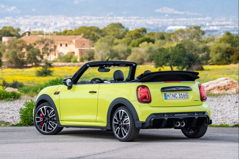Mini John Cooper Works e Mini John Cooper Works Cabrio 2021: immagini ufficiali