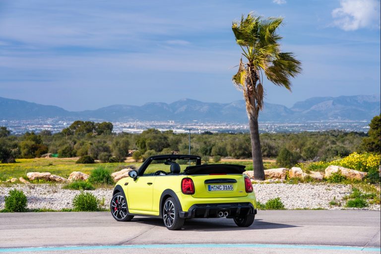 Mini John Cooper Works e Mini John Cooper Works Cabrio 2021: immagini ufficiali