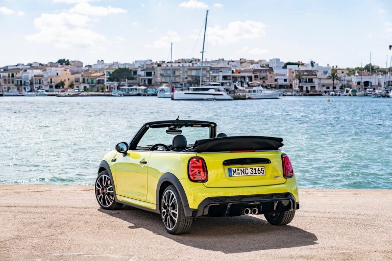 Mini John Cooper Works e Mini John Cooper Works Cabrio 2021: immagini ufficiali