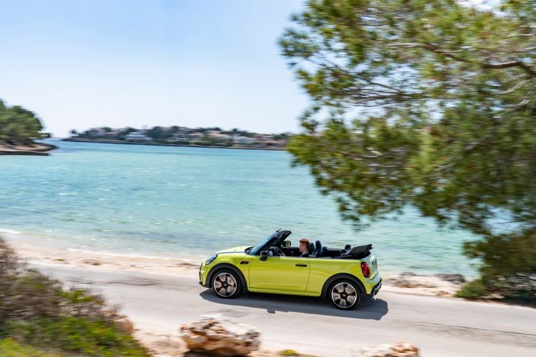 Mini John Cooper Works e Mini John Cooper Works Cabrio 2021: immagini ufficiali