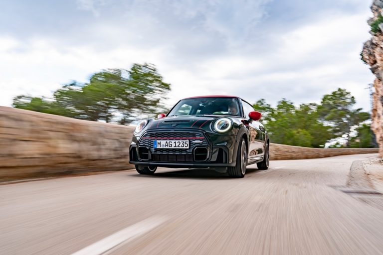 Mini John Cooper Works e Mini John Cooper Works Cabrio 2021: immagini ufficiali