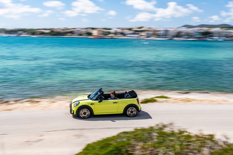 Mini John Cooper Works e Mini John Cooper Works Cabrio 2021: immagini ufficiali