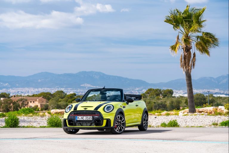 Mini John Cooper Works e Mini John Cooper Works Cabrio 2021: immagini ufficiali
