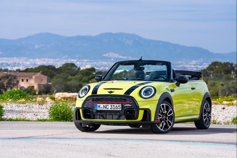 Mini John Cooper Works e Mini John Cooper Works Cabrio 2021: immagini ufficiali