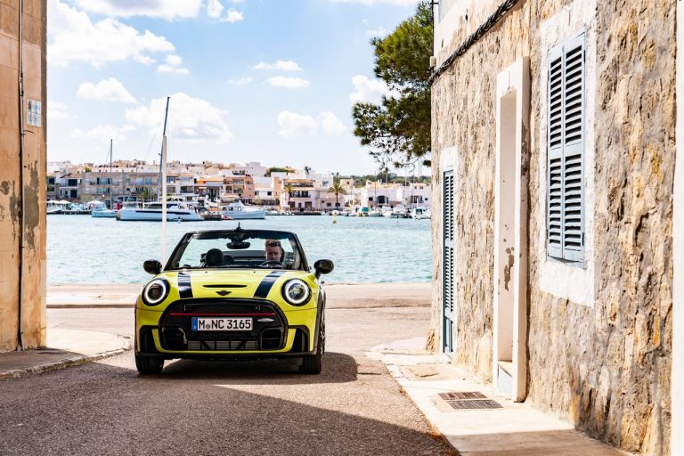 Mini John Cooper Works e Mini John Cooper Works Cabrio 2021: immagini ufficiali