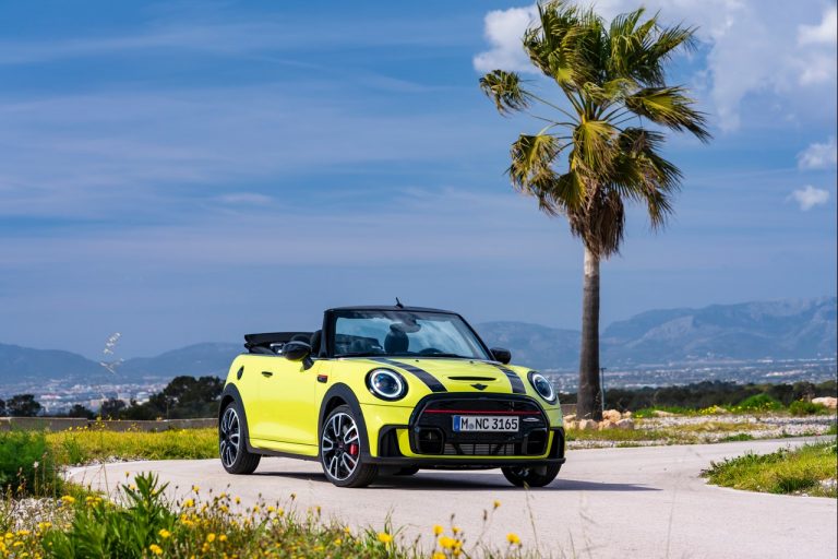 Mini John Cooper Works e Mini John Cooper Works Cabrio 2021: immagini ufficiali