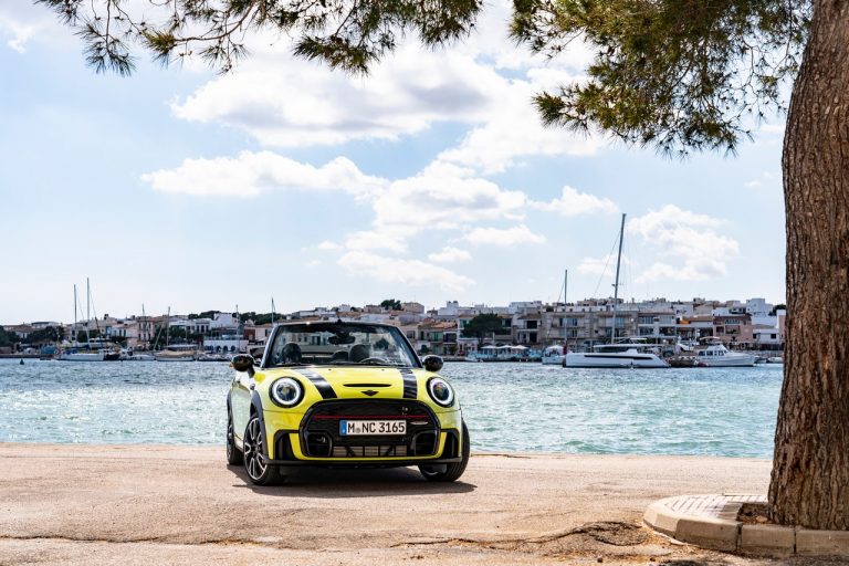 Mini John Cooper Works e Mini John Cooper Works Cabrio 2021: immagini ufficiali