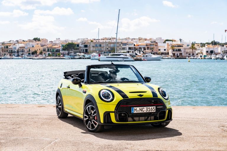 Mini John Cooper Works e Mini John Cooper Works Cabrio 2021: immagini ufficiali