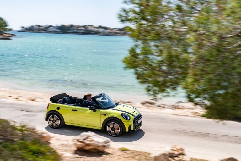 Mini John Cooper Works e Mini John Cooper Works Cabrio 2021: immagini ufficiali