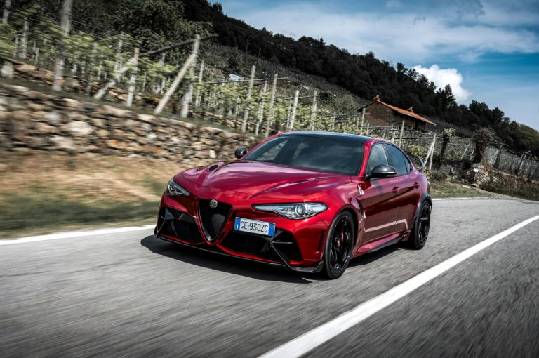 Alfa Romeo Giulia GTA e GTAm 2021: immagini ufficiali