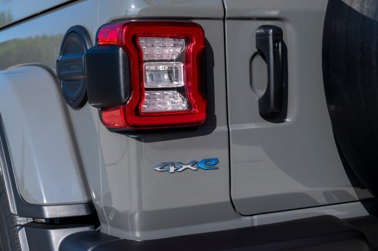Jeep Wrangler 4xe 2021: immagini ufficiali