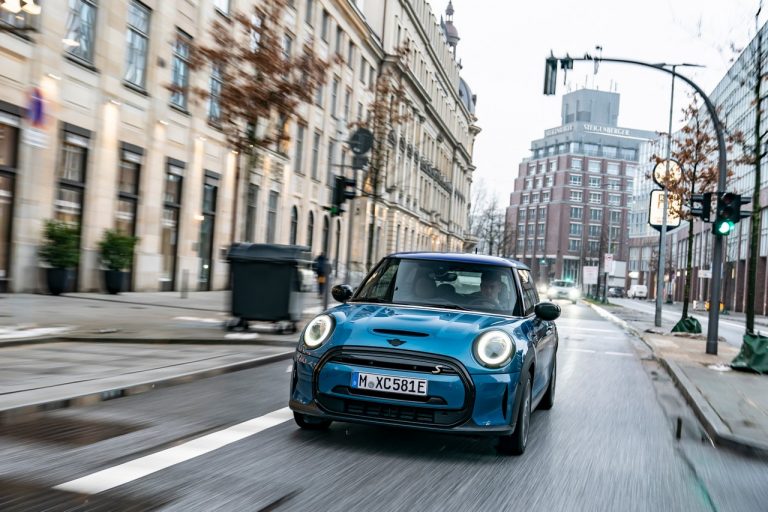 Mini Cooper SE Electric Collection 2021: immagini ufficiali