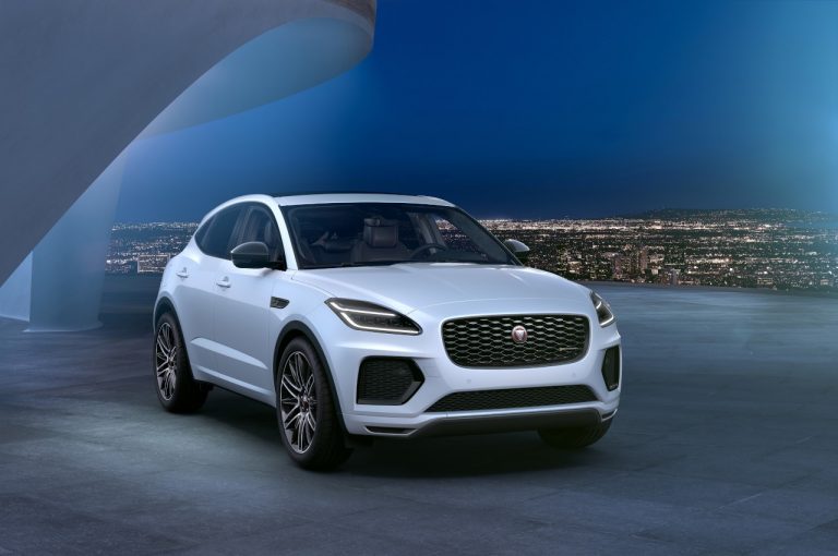 Jaguar E-Pace R Dynamic Black Edition 2021: immagini ufficiali