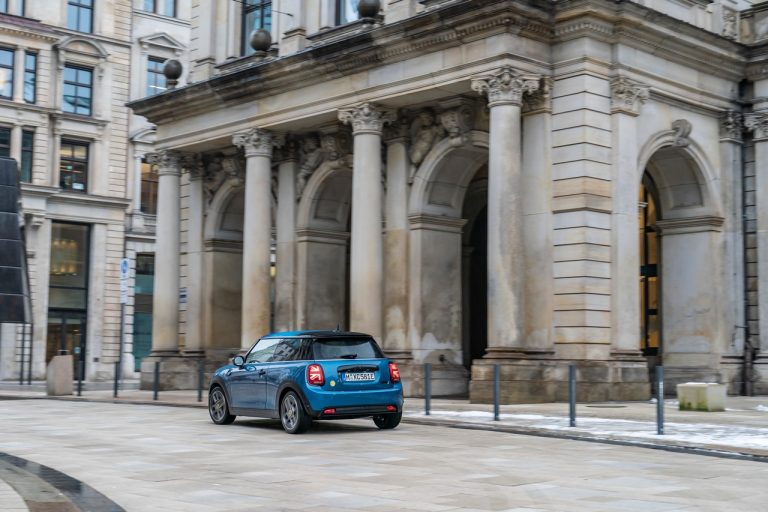 Mini Cooper SE Electric Collection 2021: immagini ufficiali