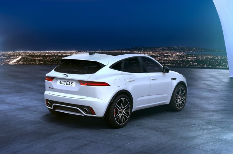 Jaguar E-Pace R Dynamic Black Edition 2021: immagini ufficiali