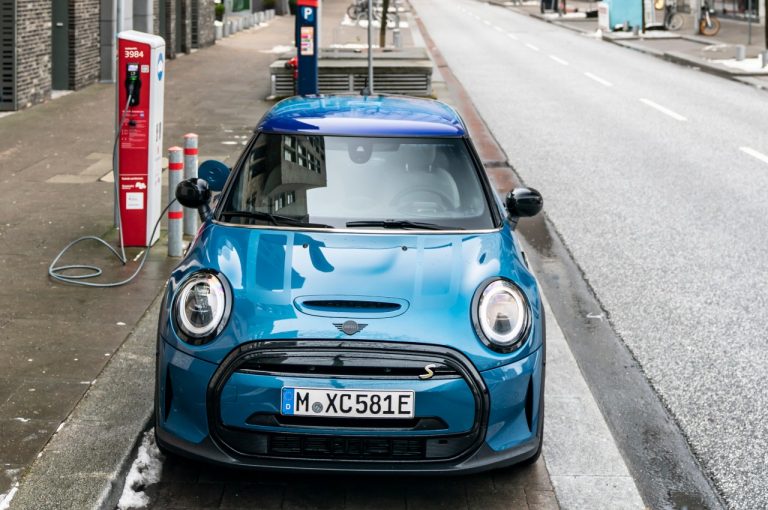 Mini Cooper SE Electric Collection 2021: immagini ufficiali