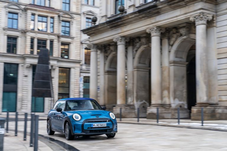 Mini Cooper SE Electric Collection 2021: immagini ufficiali