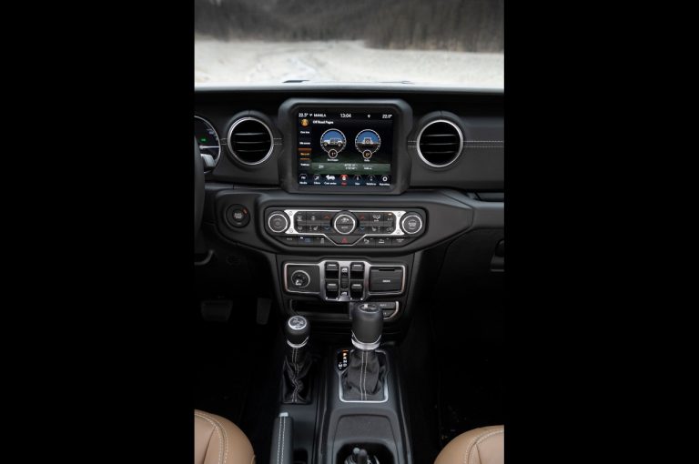 Jeep Wrangler 4xe 2021: immagini ufficiali