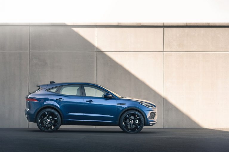 Jaguar E-Pace R Dynamic Black Edition 2021: immagini ufficiali