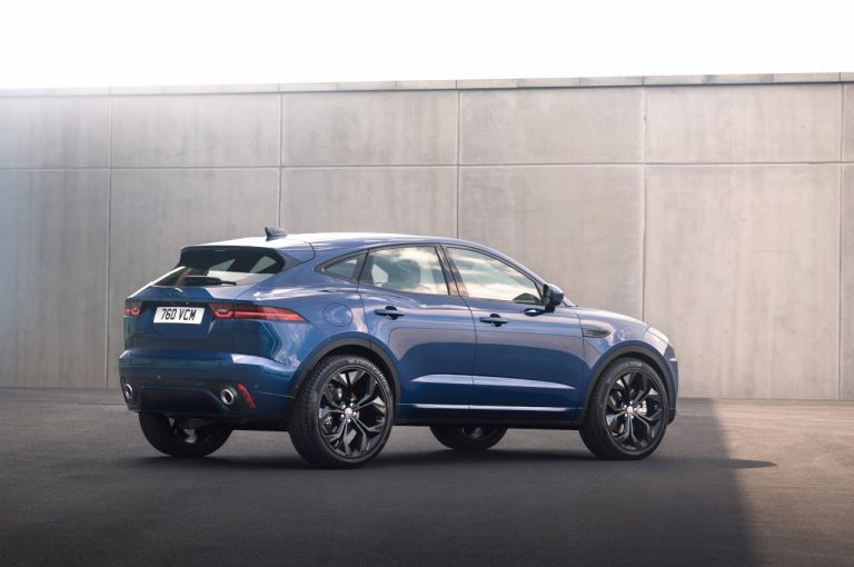 Jaguar E-Pace R Dynamic Black Edition 2021: immagini ufficiali