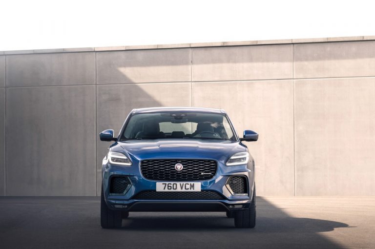 Jaguar E-Pace R Dynamic Black Edition 2021: immagini ufficiali