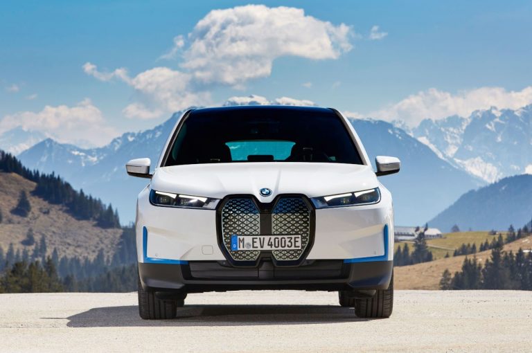 Bmw iX 2021: immagini ufficiali
