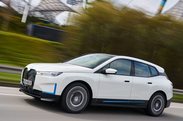 Bmw iX 2021: immagini ufficiali