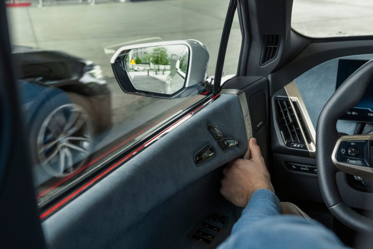 Bmw iX 2021: immagini ufficiali