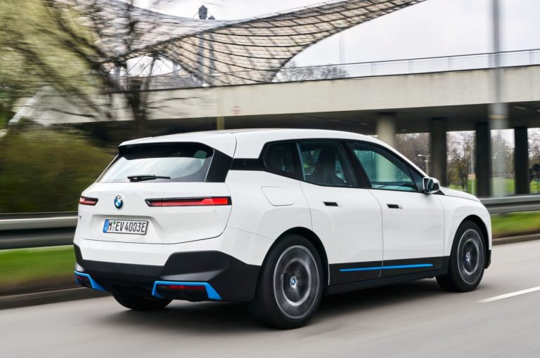 Bmw iX 2021: immagini ufficiali