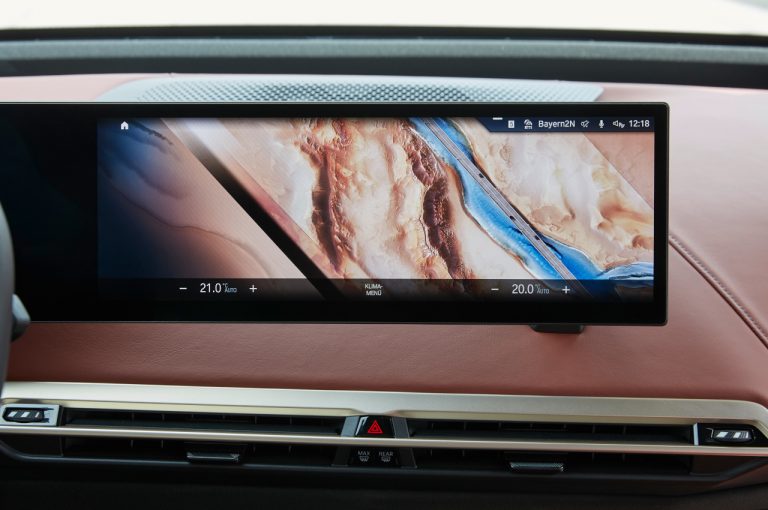 Bmw iX 2021: immagini ufficiali