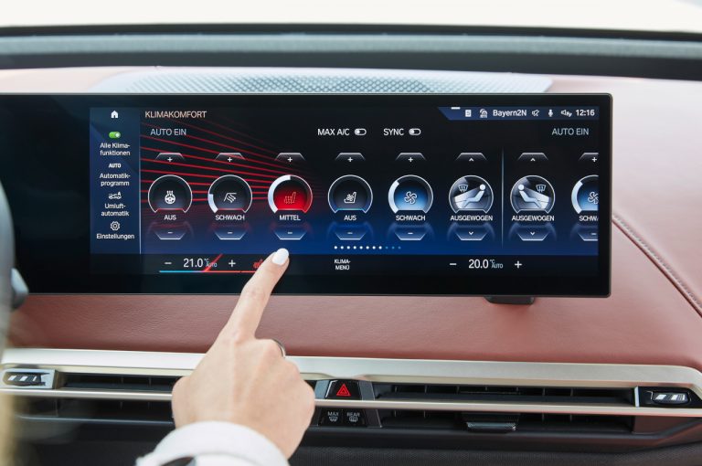 Bmw iX 2021: immagini ufficiali