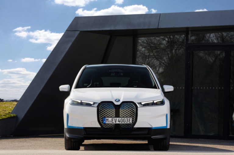 Bmw iX 2021: immagini ufficiali
