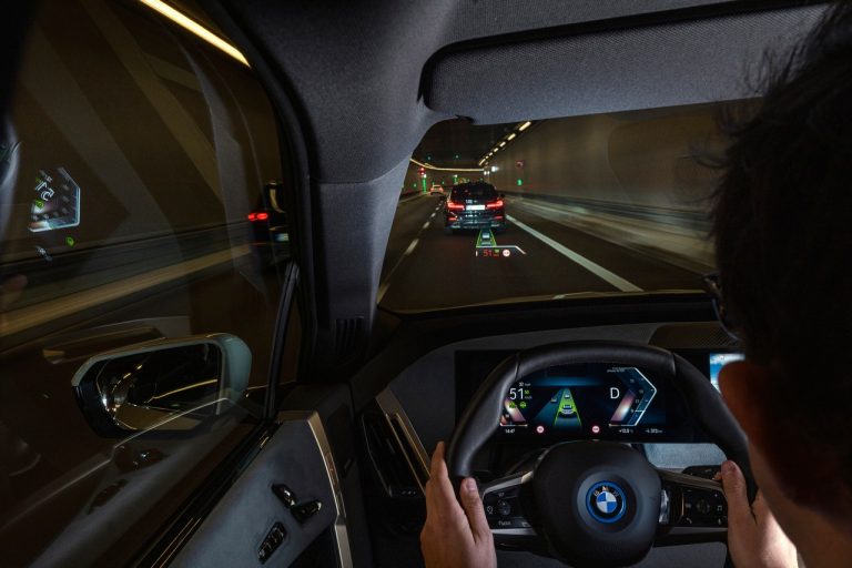 Bmw iX 2021: immagini ufficiali