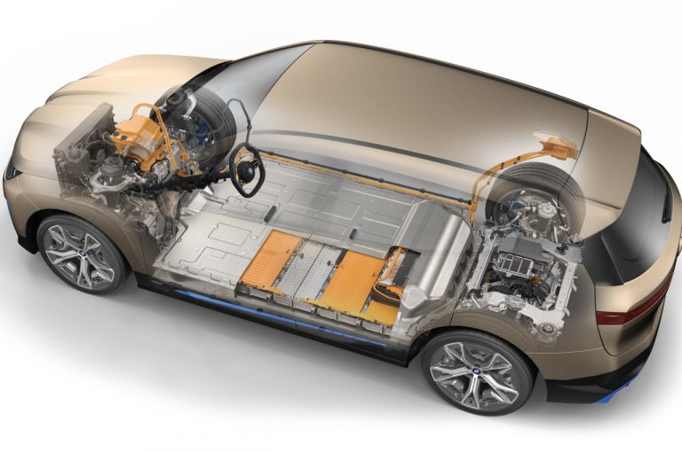 Bmw iX 2021: immagini ufficiali