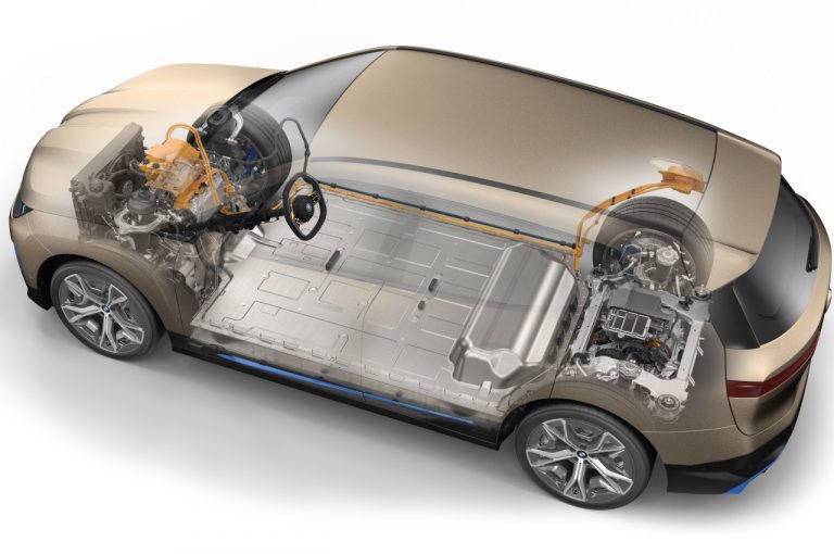 Bmw iX 2021: immagini ufficiali