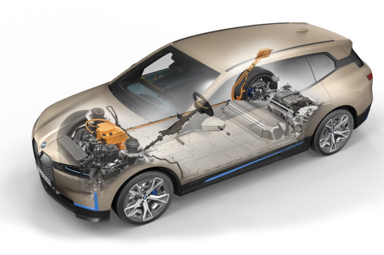 Bmw iX 2021: immagini ufficiali
