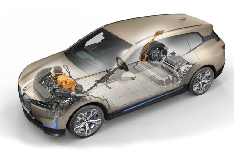 Bmw iX 2021: immagini ufficiali
