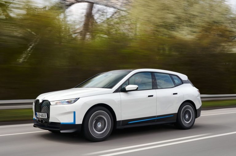 Bmw iX 2021: immagini ufficiali