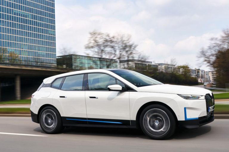 Bmw iX 2021: immagini ufficiali