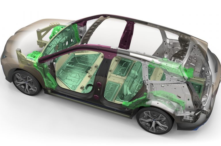 Bmw iX 2021: immagini ufficiali