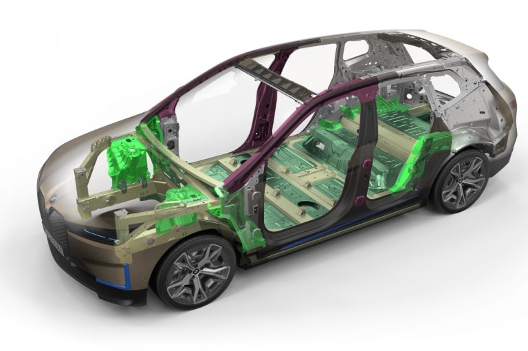 Bmw iX 2021: immagini ufficiali