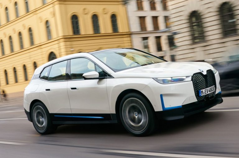 Bmw iX 2021: immagini ufficiali